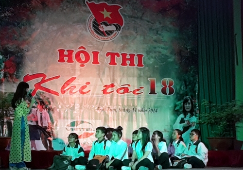 Tiết mục thi "18 xin chào" của trường THPT Kon Tum